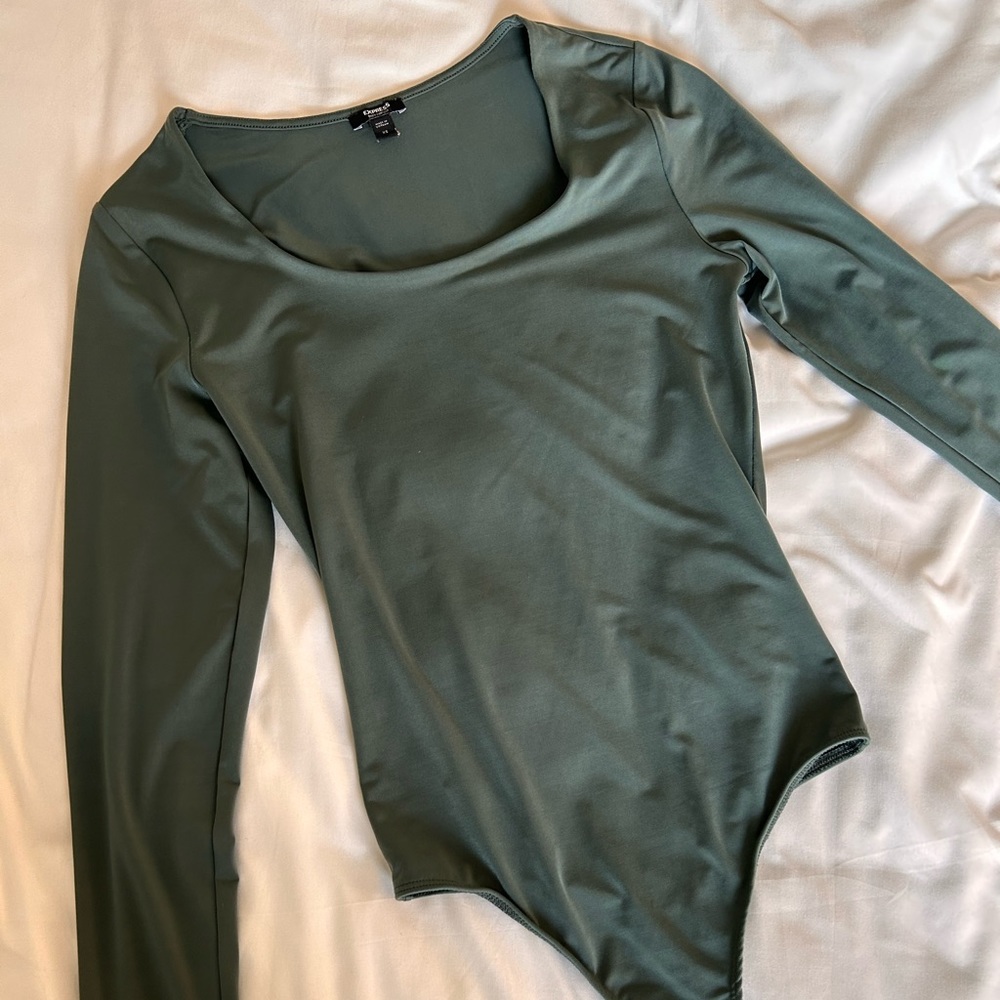 Express contour green body suit long sleeve